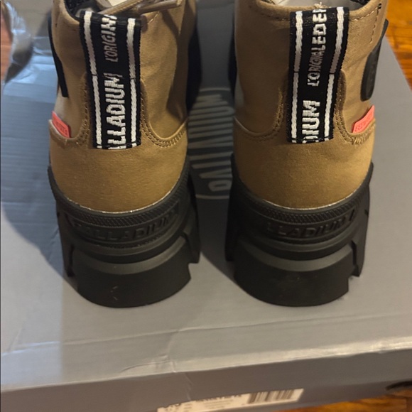 NEW IN BOX Palladium Shoes boots Women’s Revolt Hi Tops size 9.5 usa 1947 Olive - Picture 7 of 8